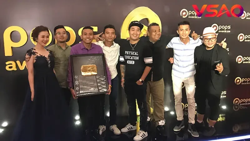 FAPtv nhận Nút Bạc hoặc Nút Vàng YouTube