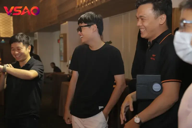 Duy Thẩm làm việc cùng đội ngũ Schannel