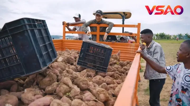 Quang Linh Vlogs cùng người dân Angola phát triển nông nghiệp