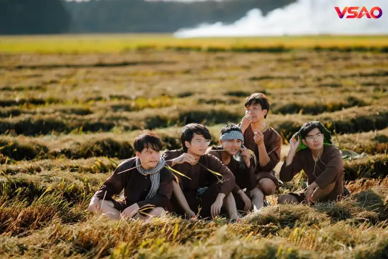 Đội ngũ phía sau kênh