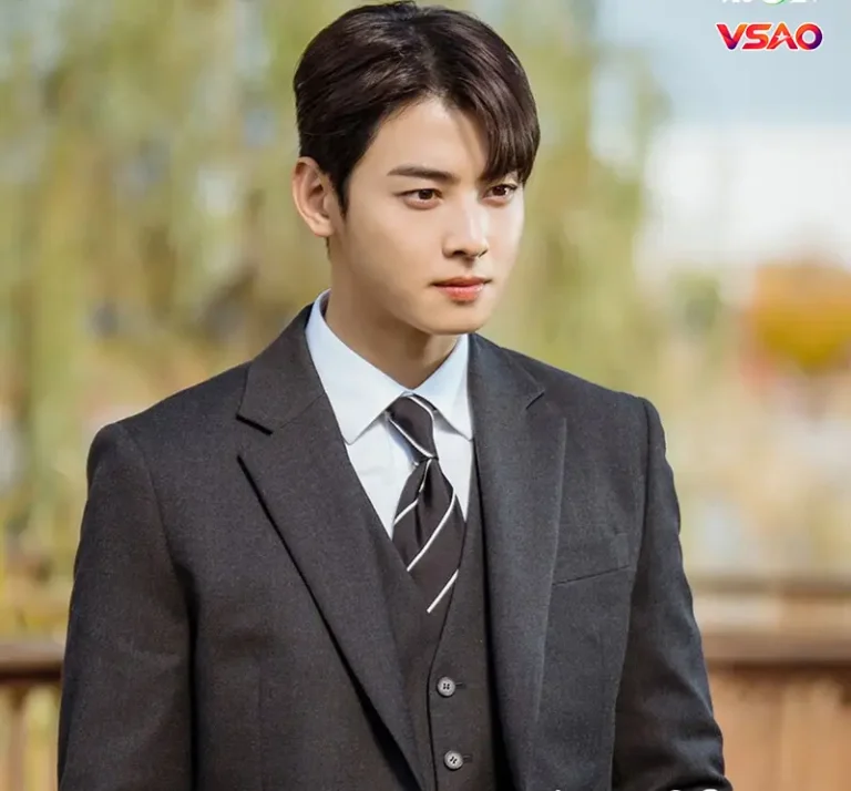 Cha Eun Woo đảm nhận vai Lee Su Ho trong phim True Beauty
